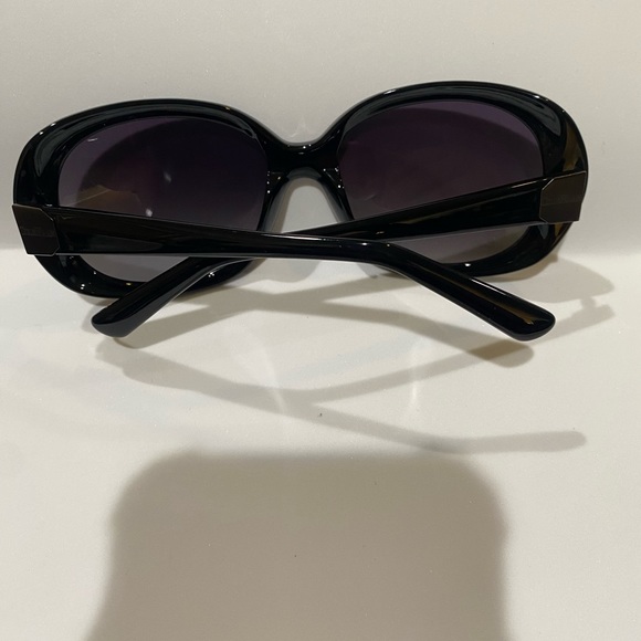 Sunglasses - Picture 2 of 7